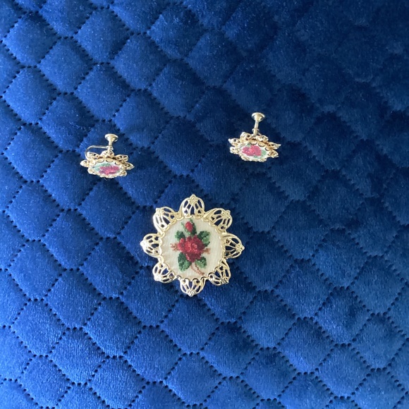 Petit point jewelry set - Picture 1 of 4